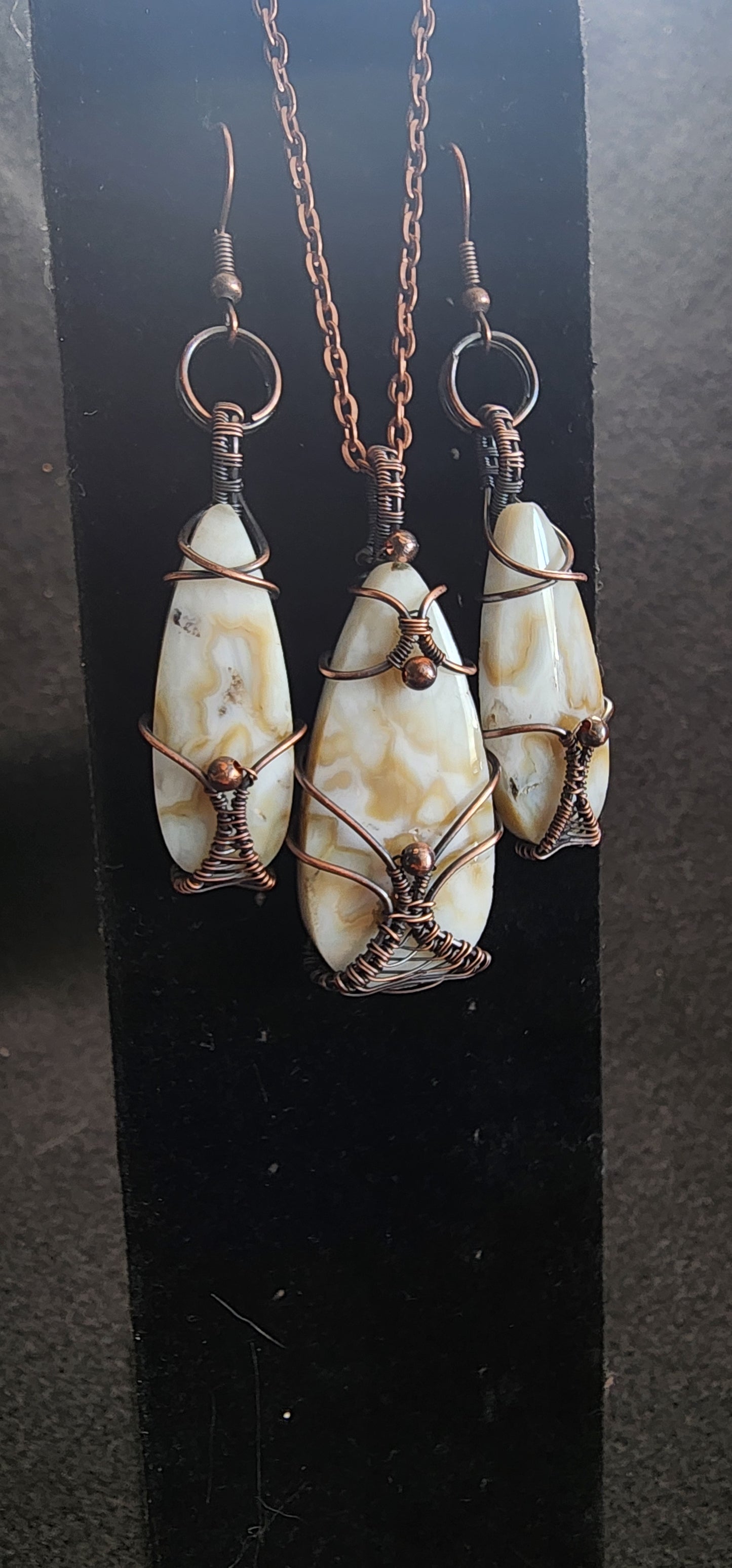 Gold Seam Agate set
