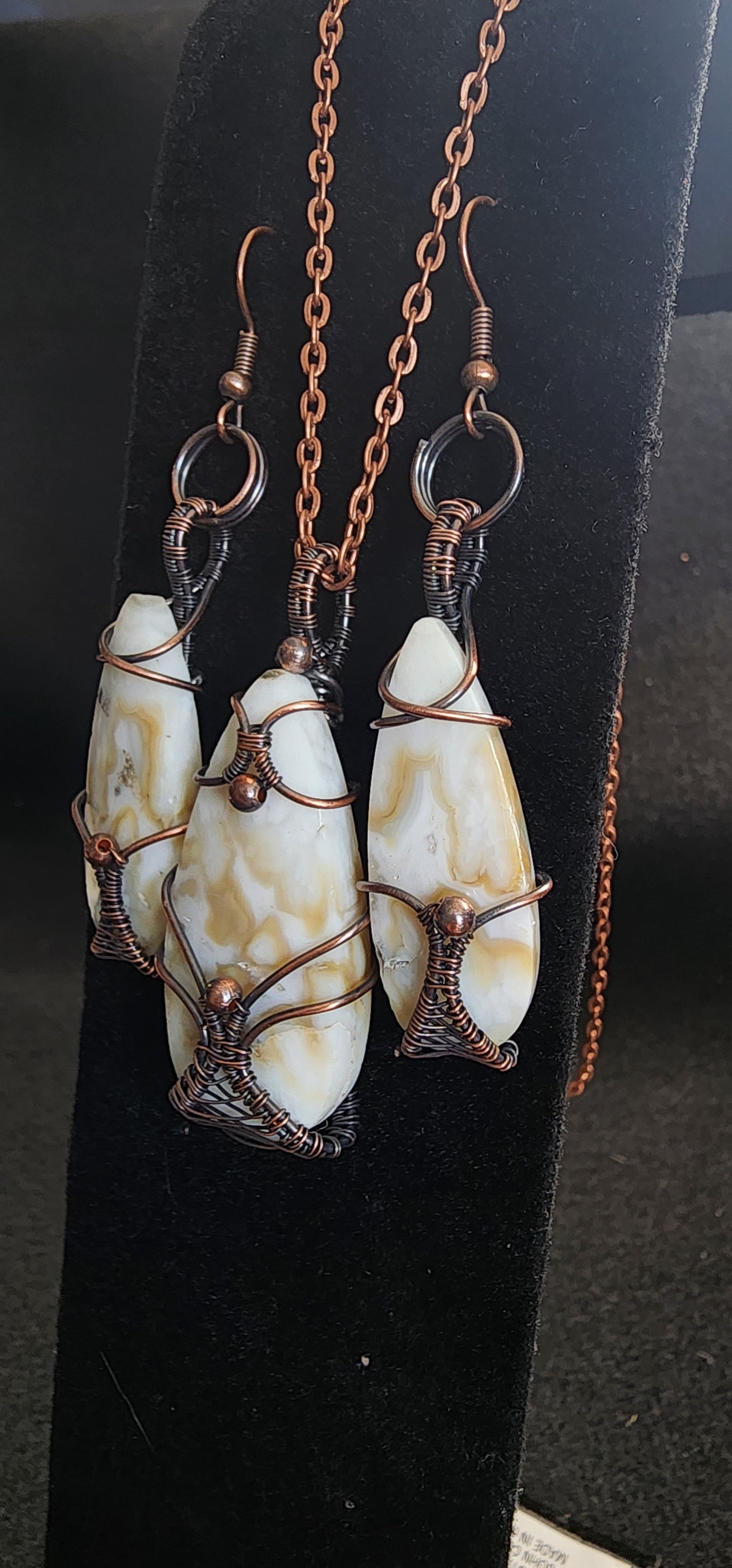 Gold Seam Agate set
