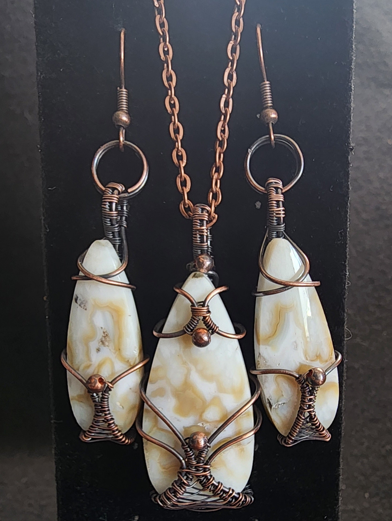 Gold Seam Agate set